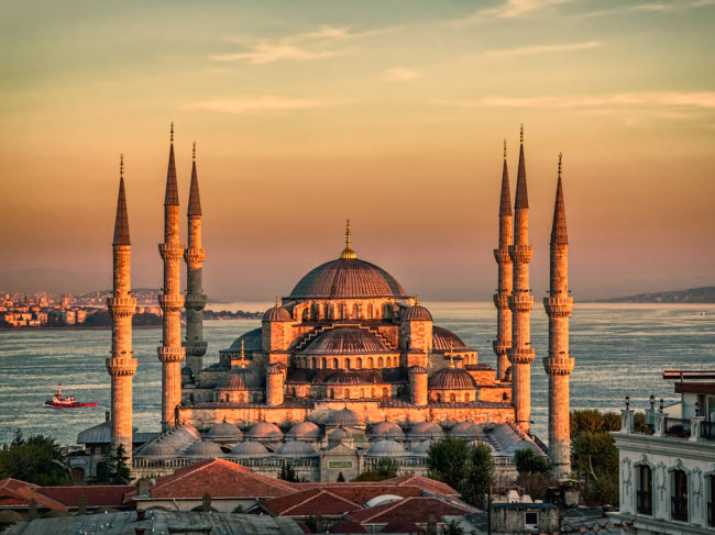 15. Istanbul, Thổ Nhĩ Kỳ (8,6 triệu khách): Nằm ở vị trí đặc biệt giữa châu Âu và châu Á, Istanbul là điểm giao thoa văn hóa với nhiều công trình kiến trúc có giá trị.