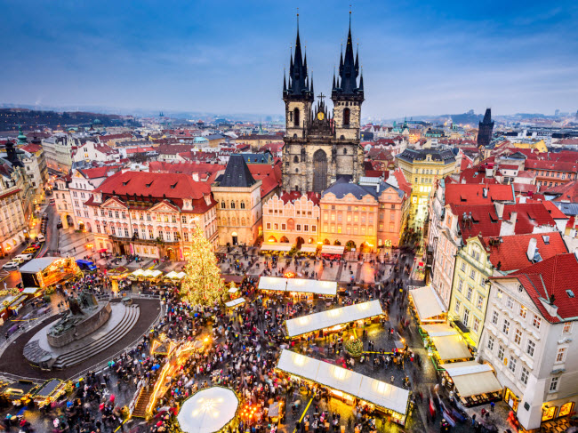 18. Prague, Cộng hòa Czech (8,6 triệu khách): Thành phố nổi tiếng với các công trình kiến trúc theo phong cách barốc và gô-tích cũng như đồng hồ thiên văn có niên đại hơn 600 năm. Khu chợ Giáng sinh ở đây cũng nổi tiếng khắp châu Âu.