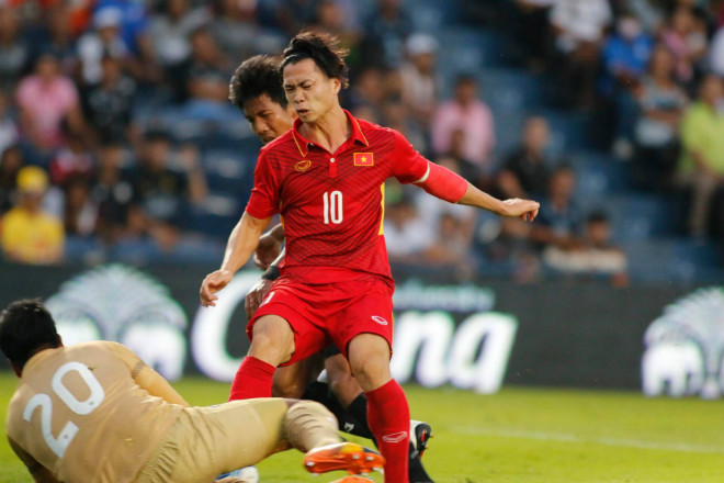 U23 Thái Lan - U23 Việt Nam: Công Phượng đánh đầu hiểm hóc, nã đạn sấm sét - 1