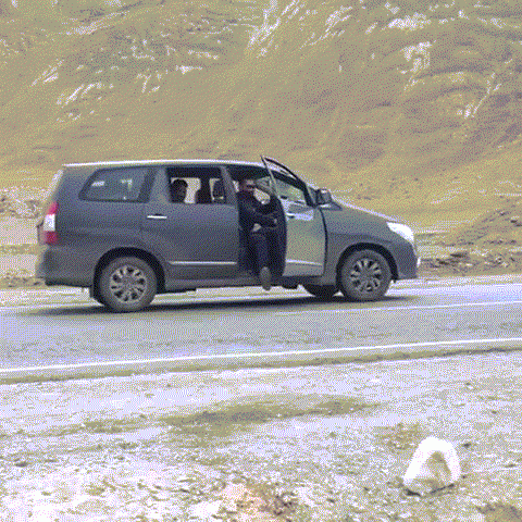 Lạ lùng những địa danh nước chảy ngược, ô tô tự leo lên dốc - 5