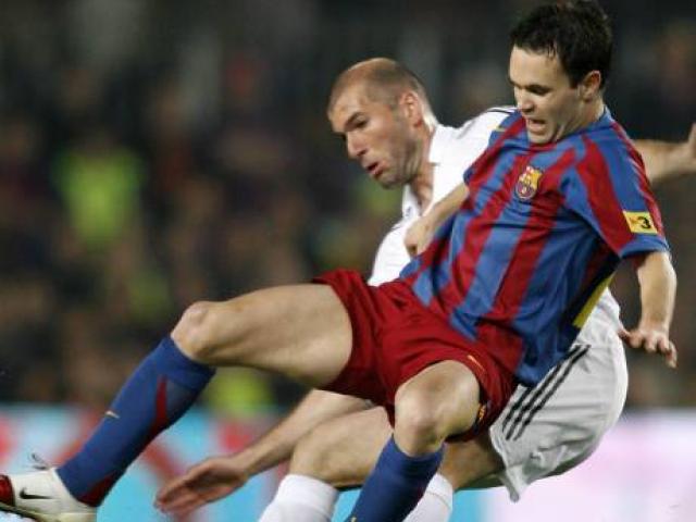 Khoảnh khắc thiên tài Real – Barca: Zidane đấu Xavi-Iniesta, vũ điệu thần thánh