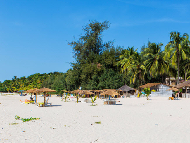 Cap Skirring, Senegal: Với bờ biển dài, Senegal có nhiều bãi biển đẹp chưa được khám phá. Theo các chuyên gia du lịch của trang Business Insider, quốc  gia này sẽ là điểm du lịch hấp dẫn nhất khu vực Tây Phi trong năm tới và bãi biển Cap Skirring là một trong những điểm đến không thể bỏ qua.