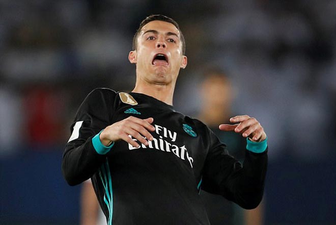 Ronaldo – Real rạn nứt: Làm hỏng vụ Mbappe, bị “Bố già” tống tiền - 1