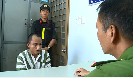 Truy tìm “bóng ma” thoát y - 2