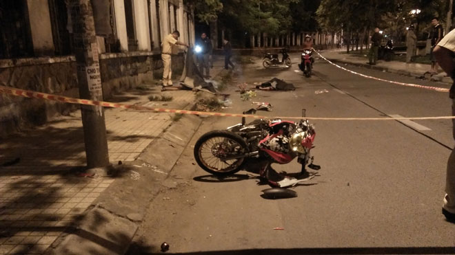 2 thanh niên chết bí ẩn trước cổng trường học ở Sài Gòn - 1