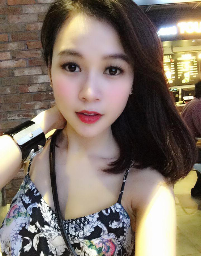 Gương mặt V-line của cô nàng tạo nét đẹp thơ ngây. 