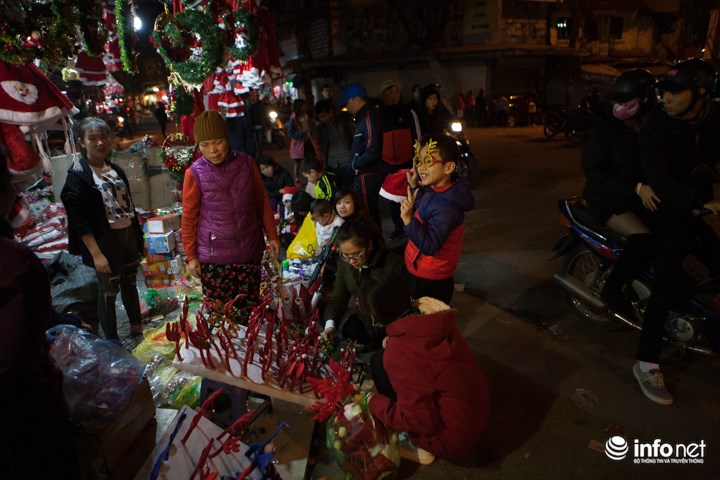 Phố Hàng Mã nhộn nhịp "vào mùa" Noel - 10