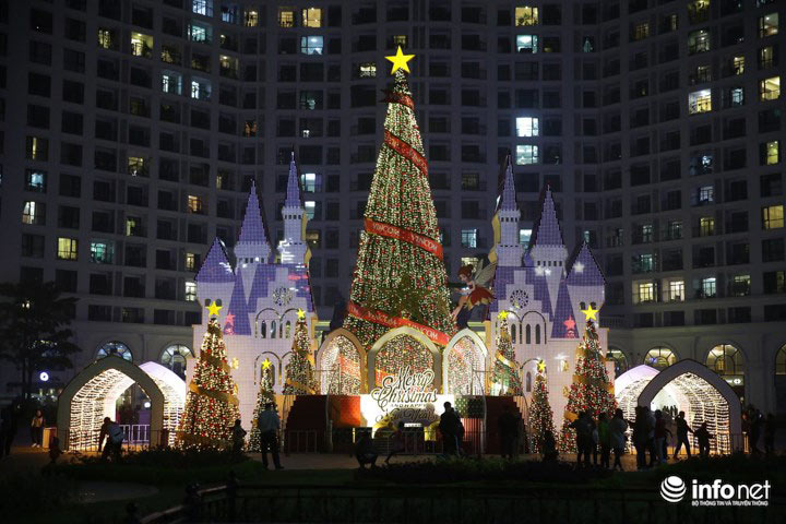 Phố Hàng Mã nhộn nhịp "vào mùa" Noel - 12