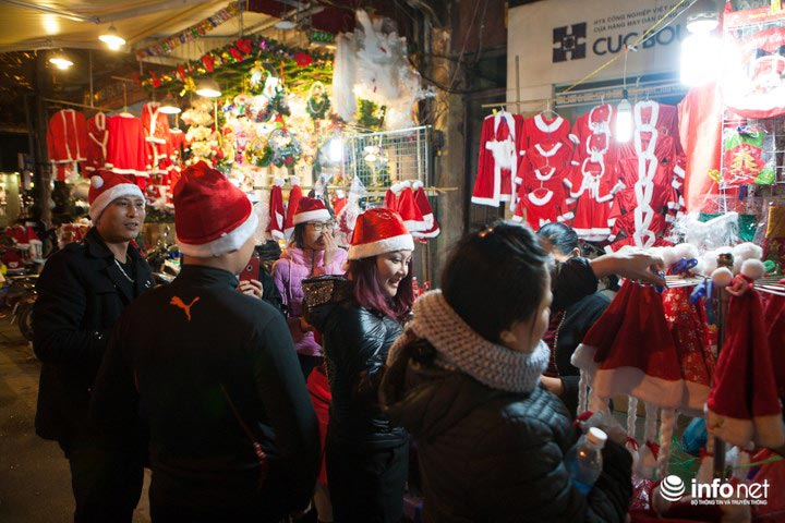 Phố Hàng Mã nhộn nhịp "vào mùa" Noel - 3