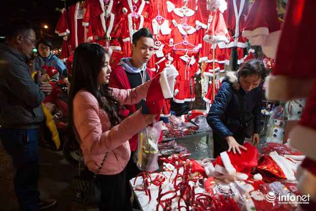 Phố Hàng Mã nhộn nhịp "vào mùa" Noel - 5