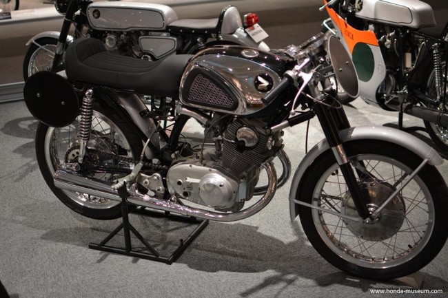 1962 Honda DREAM CB72 SUPER SPORT