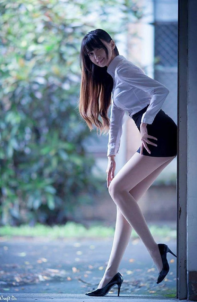 Cô nàng người mẫu Đài Loan Candice gây sốt vì đôi chân dài đến ...