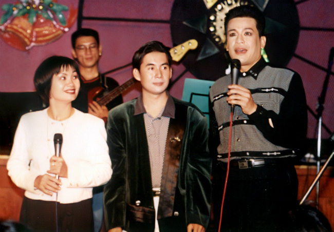 Thanh Bạch và Xuân Hương đang đình đám với Những người thích đùa vào năm 1997. Khi đó, họ vẫn chưa ly dị.