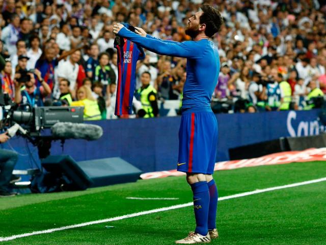Messi phơi áo ở “Siêu kinh điển”: Bernabeu chết lặng, Ronaldo câm nín