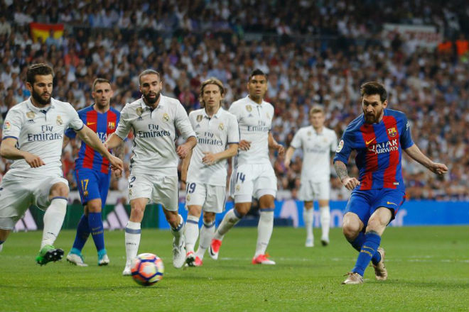 Messi phơi áo ở “Siêu kinh điển”: Bernabeu chết lặng, Ronaldo câm nín - 1