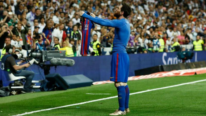 Messi phơi áo ở “Siêu kinh điển”: Bernabeu chết lặng, Ronaldo câm nín - 3