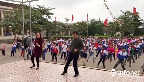 Video thầy cô cùng học sinh nhảy nhịp điệu gây sốt cộng đồng mạng - 1