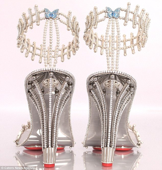 Trị giá 7,7 tỷ đồng, đây là đôi giày “công chúa” trong mơ khiến nữ giới mê mẩn - 1