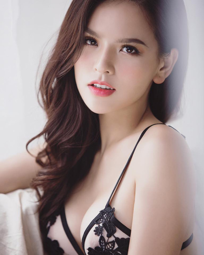 Là một người mẫu sexy nên không khó hiểu vì sao cô được cư dân mạng Trung Quốc để mắt.