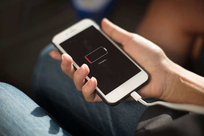 Apple lên tiếng về vấn đề iPhone với pin cũ chạy chậm hơn - 1