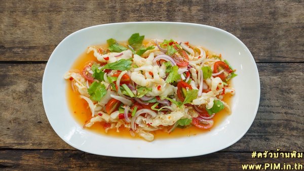 Sốc: Dùng miệng người làm "máy" rút xương chân gà ở Thái Lan - 2