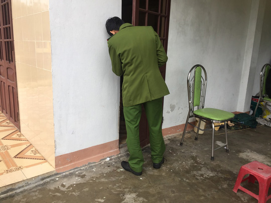 Bịt mặt dùng dao khống chế, lấy hơn 200 triệu trong đêm? - 2