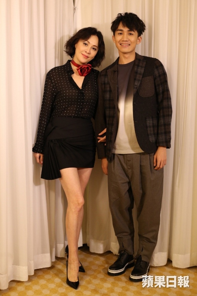 Bà xã Lương Triều Vỹ đóng cảnh táo bạo với trai trẻ kém 28 tuổi - 2