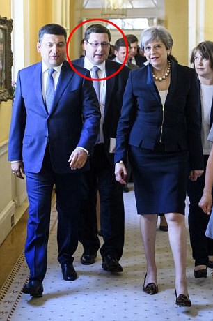 Ukraine "tá hỏa" vì phiên dịch viên chính phủ là gián điệp Nga - 1