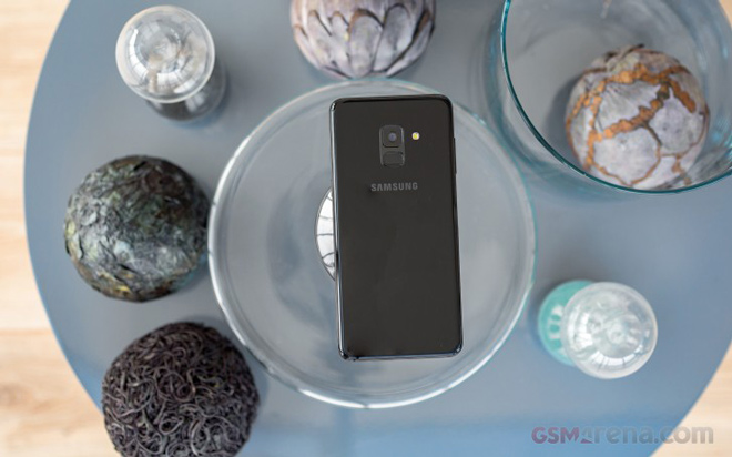 Trên tay Galaxy A8 &#40;2018&#41;: Phiên bản cỡ nhỏ của Galaxy S8, giá tầm trung - 12