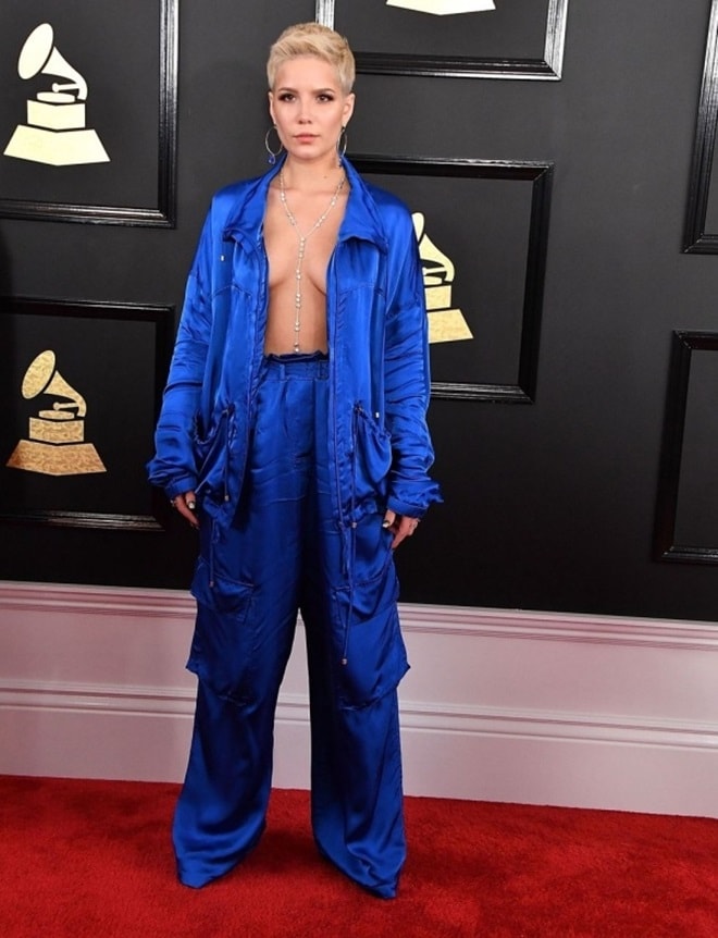 10 trang phục hở hang gây sốc nhất năm 2017 - 10