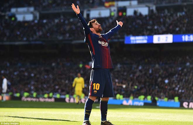 Messi đi tất hạ Real: Từ chân không giày đến... Giày vàng, Bóng vàng - 1