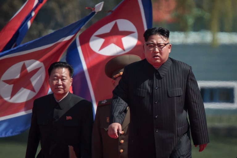 Được tên lửa bắn xa, Kim Jong-un mất gì trong năm 2017? - 1