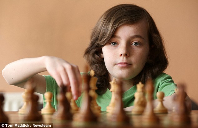 Thần đồng 12 tuổi khiến nhà vô địch cờ vua vĩ đại top 1 nước Nga phải lao đao - 1