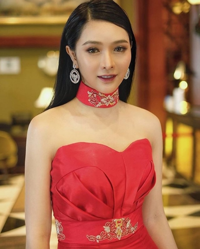 Vẻ đẹp pha trộn giữa truyền thống và hiện đại của cựu hoa hậu Lào cùng đời tư trong sạch, không scandal giúp cái tên Louknum Thidalat Vongsily luôn có sức hút đối với người hâm mộ Lào.