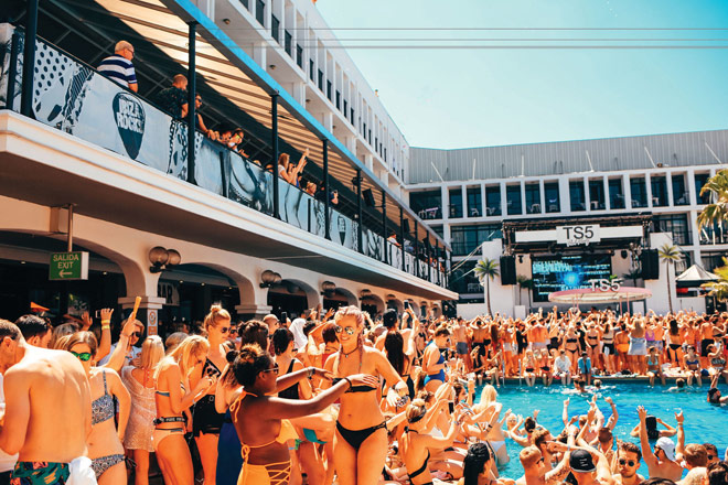 Những thiên đường không ngủ trên thế giới - 4