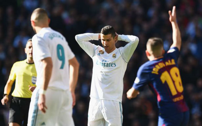 Ronaldo “vô hình” ở Siêu kinh điển: Bi kịch mới chỉ bắt đầu - 1