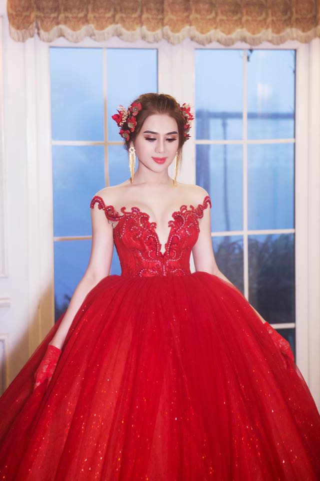 Lâm Khánh Chi đếm từng ngày trước đám cưới &#34;khủng&#34; với chồng trẻ - 9