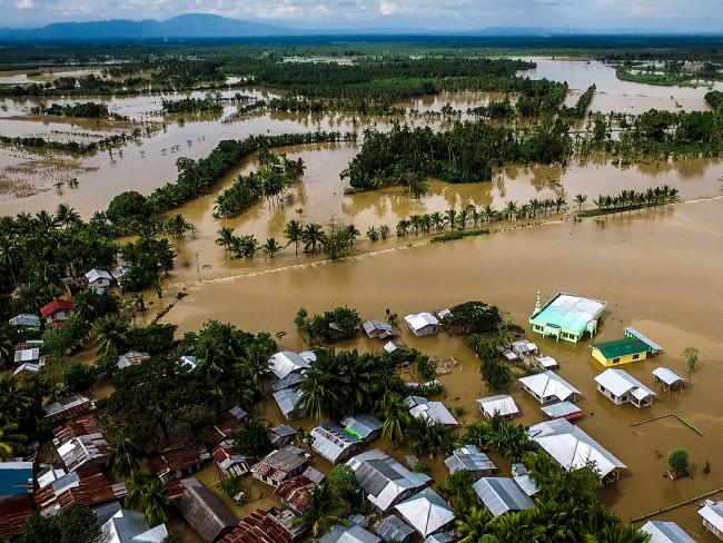 Bão cuốn cô gái Philippines trôi 900km ra biển - 2