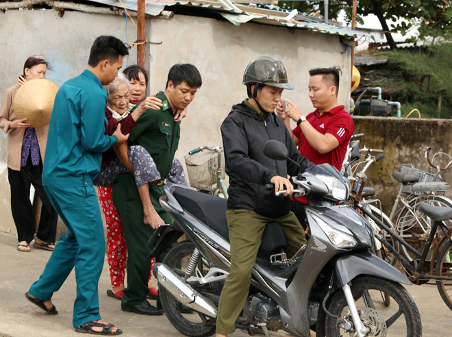 Bão Trâu Mộng thành &#34;nghé con&#34;, người SG cười tươi trở về nhà - 8