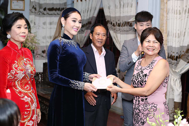 Mẹ Lâm Khánh Chi xúc động dặn dò con gái khi trao của hồi môn - 5