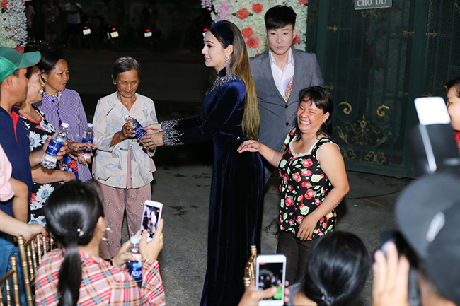 Mẹ Lâm Khánh Chi xúc động dặn dò con gái khi trao của hồi môn - 7