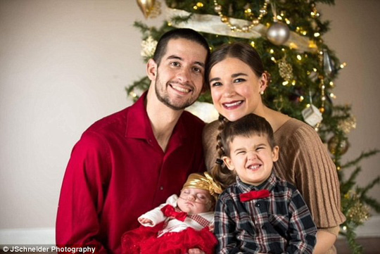 Bị sinh non trước 4 tháng, bé gái nhỏ như lon Coca - 6