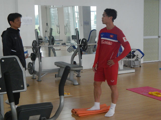 Công Phượng tập gym, trung vệ U23 Việt Nam luyện bài đặc biệt
