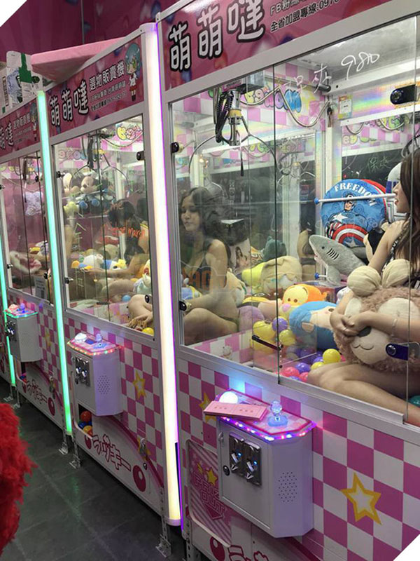 Máy gắp "gái đẹp" gây bức xúc vì hạ thấp giá trị phụ nữ - 2