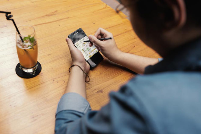 Phía sau chiếc điện thoại là giấc mơ thành công - 2