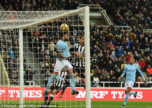 Chi tiết Newcastle - Man City: Cú đánh đầu &#34;thót tim&#34; (KT) - 8