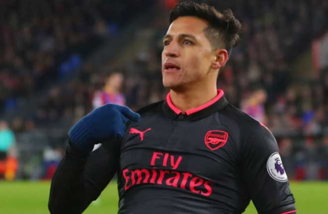 Arsenal thắng nhọc: Wenger san bằng kỷ lục Sir Alex, Sanchez bị nghi &#34;mưu phản&#34; - 1