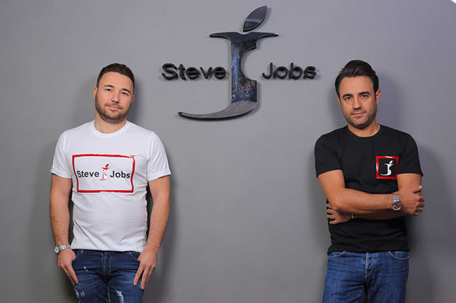 Apple cay đắng nhìn tên Steve Jobs được dùng làm nhãn hiệu quần áo Ý - 1