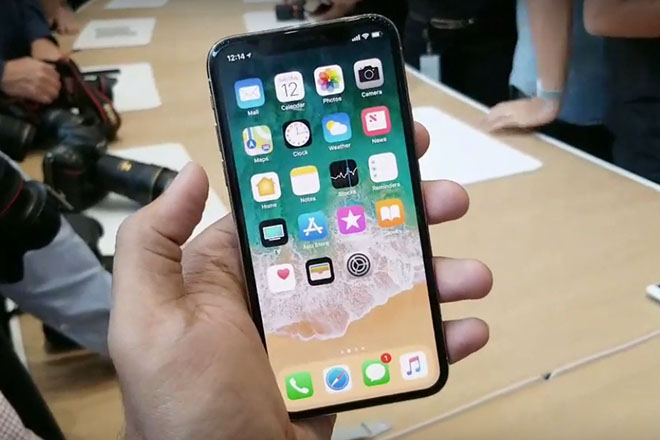 NÓNG: “Bán ế”, Apple giảm giá iPhone X để kích cầu - 1