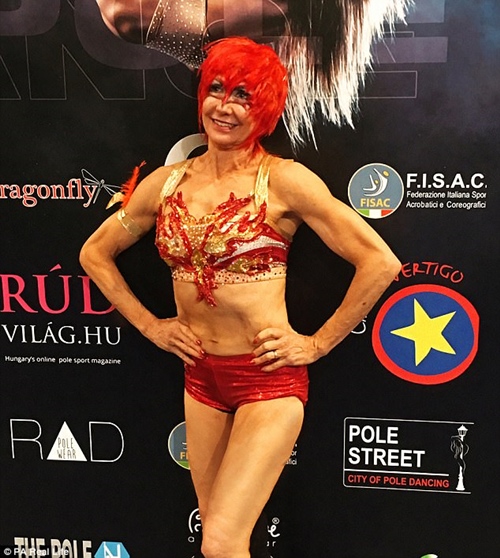 67 tuổi, cụ bà này khiến bao gái trẻ “xin thua” về múa cột - 4